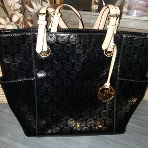 Black Michael Kors tote